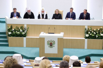 представители Смоленской области стали участниками круглого стола «Становление современной общественно-государственной модели воспитания гражданина и патриота» — в рамках Рождественских парламентских встреч - фото - 3